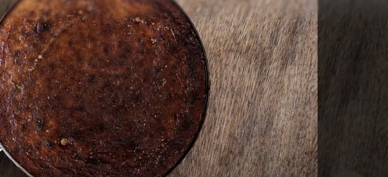 Tarta vasca Baska recién horneada